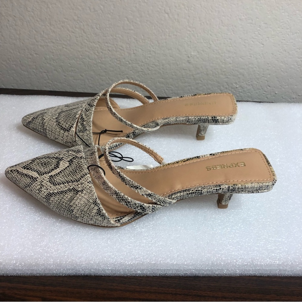 Express woman’s snakeskin sandal flats size 8